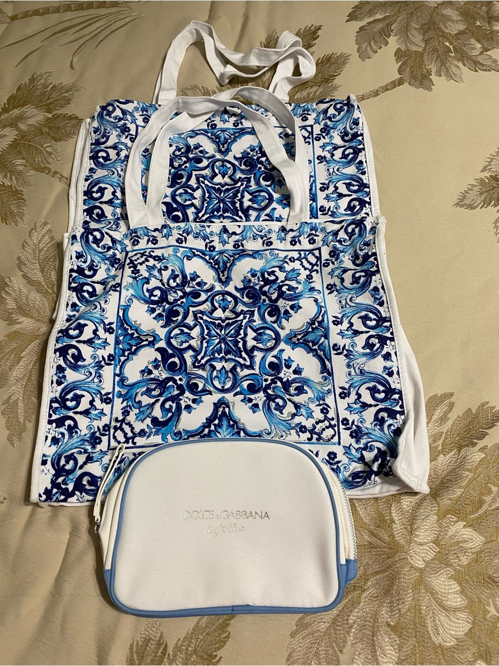Dolce Gabbana 3 pc .. tote bag n 👝